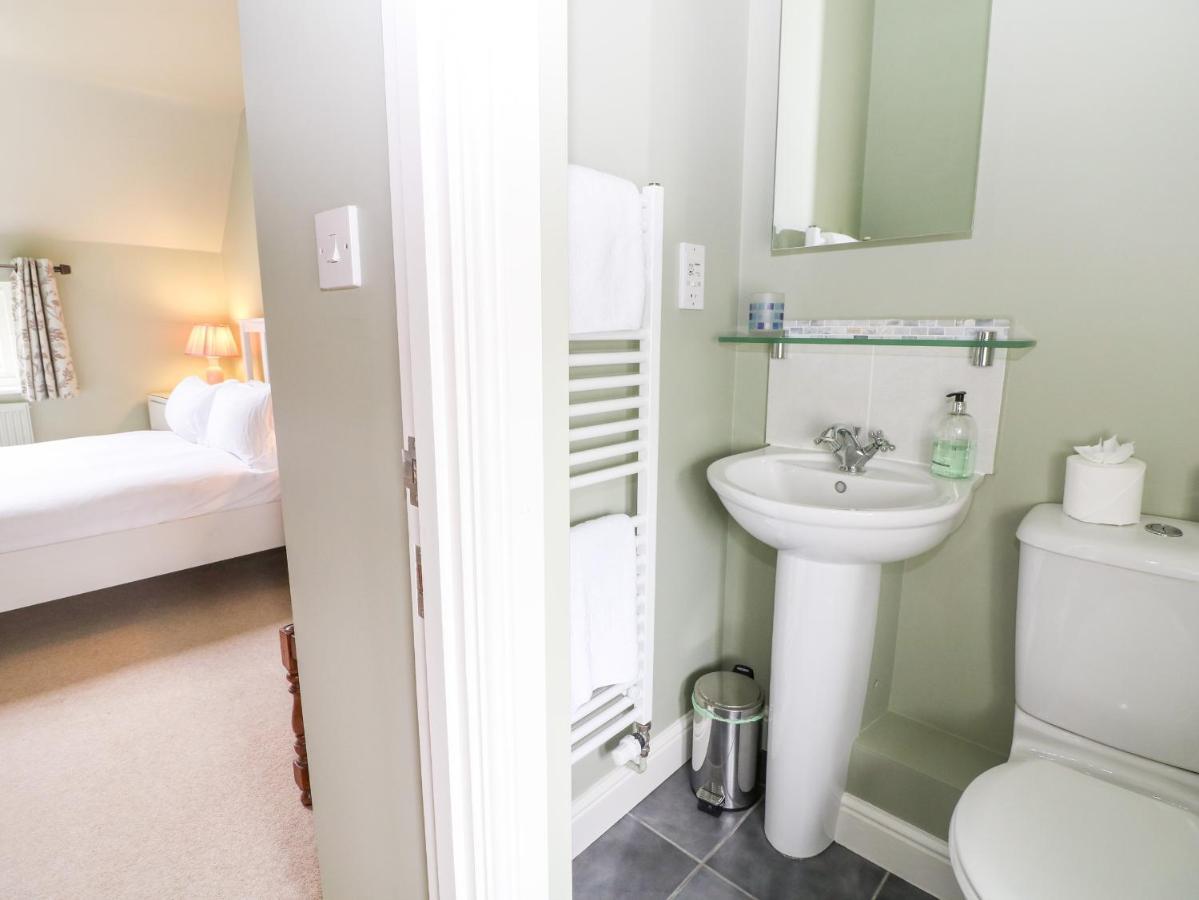 3 Painters Field Villa Cirencester Luaran gambar