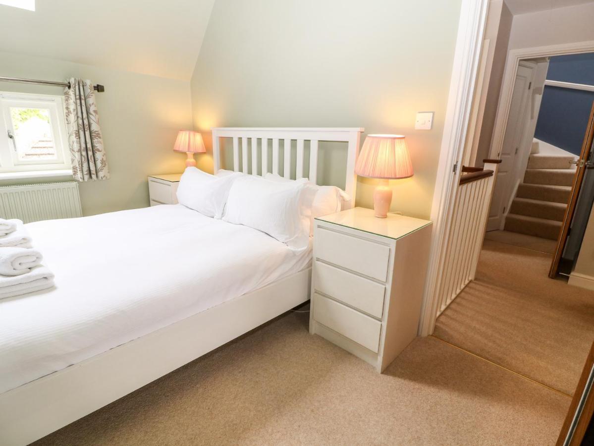 3 Painters Field Villa Cirencester Luaran gambar