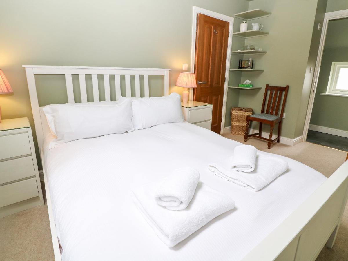 3 Painters Field Villa Cirencester Luaran gambar